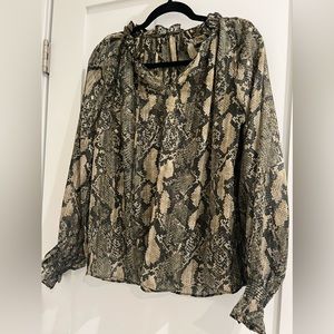 Long sleeves blouse, like new wore it once